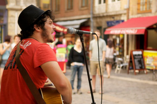 Matteo Terzi, musicista di strada on the road